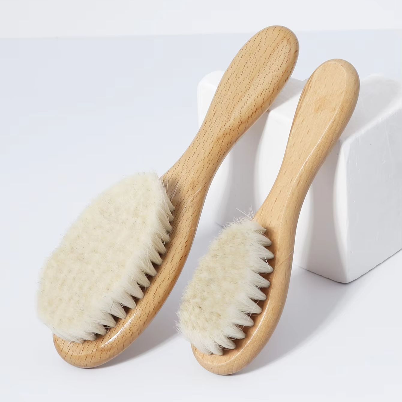 Brosse en bois ultra-douce en  - Travel Accessories Essentials avis et prix