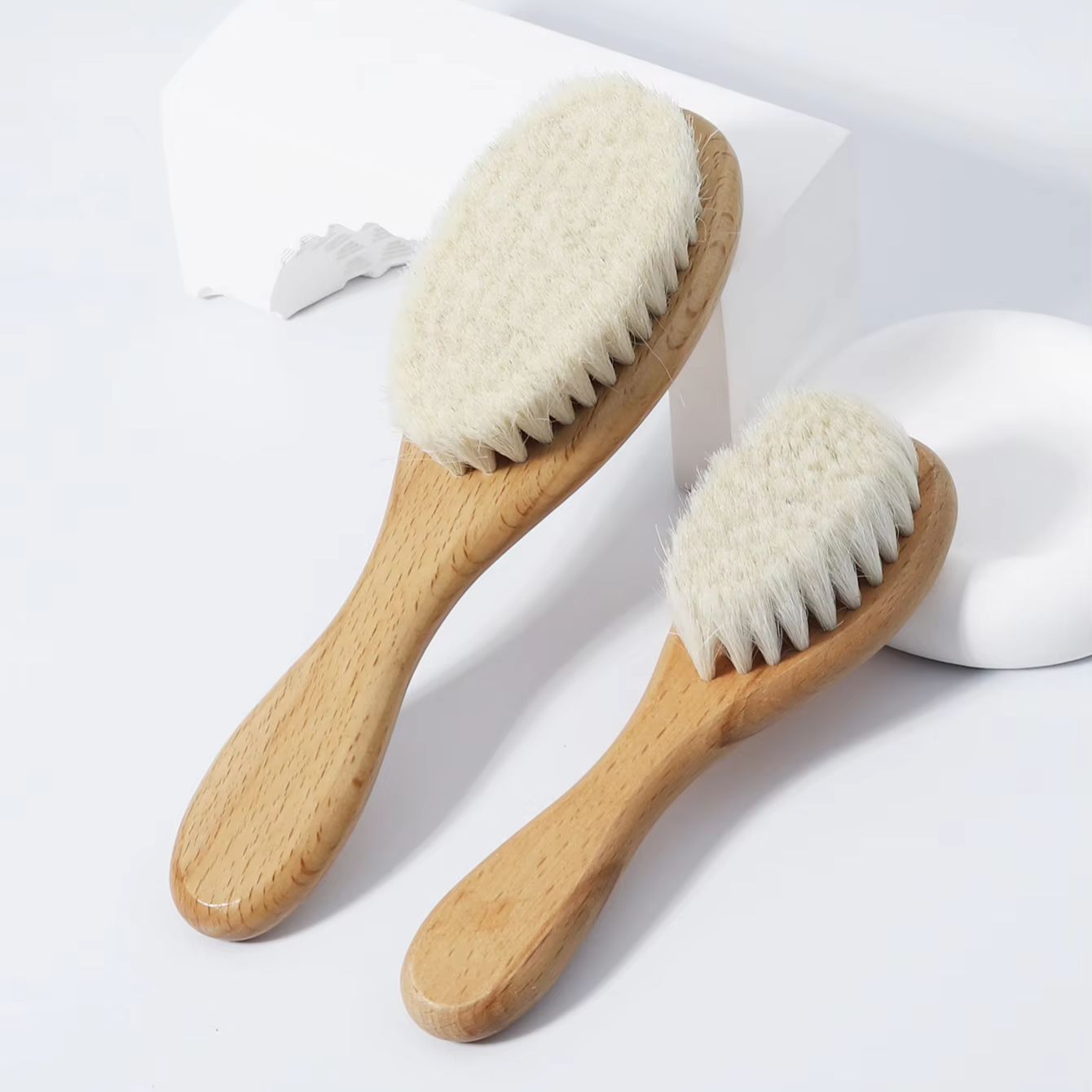 Brosse en bois ultra-douce en  - Travel Accessories Essentials avis et prix